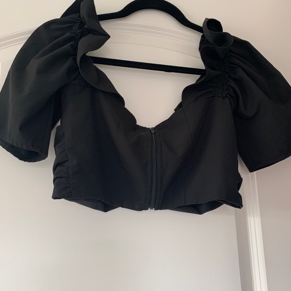 Black ruffle crop top - Picture 4 of 4